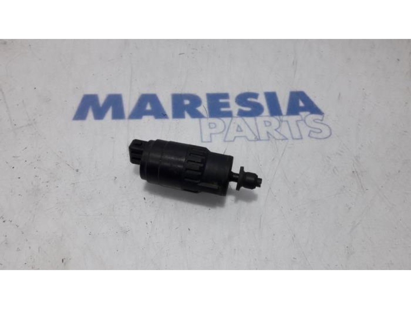 Fiat - 500 - Front windscreen washer jet