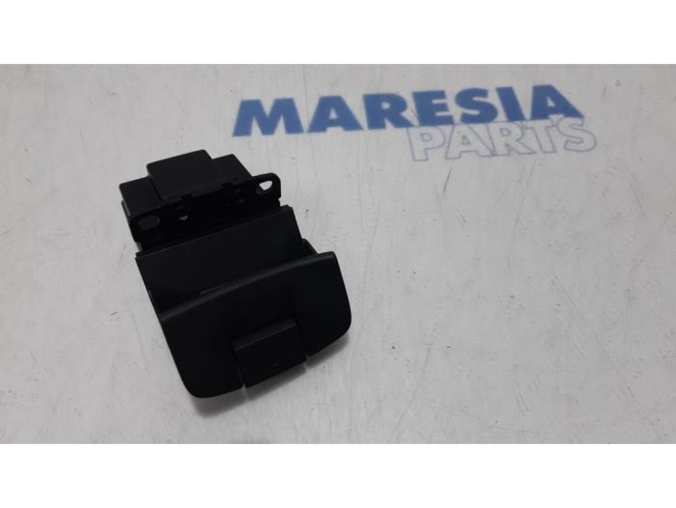 Renault - Espace - Parking brake switch