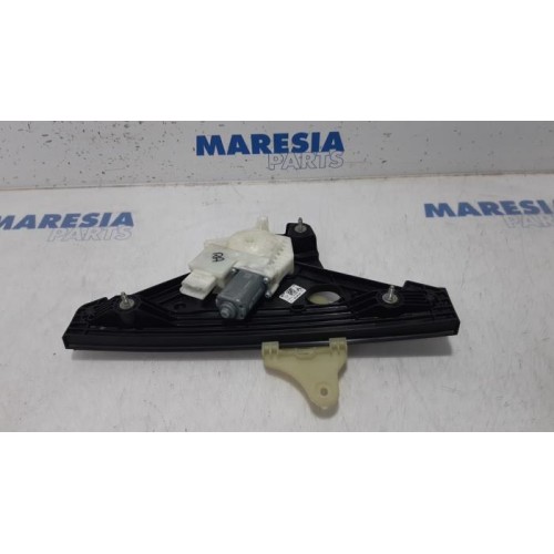 Renault - Clio - Rear door window mechanism 4-door, right