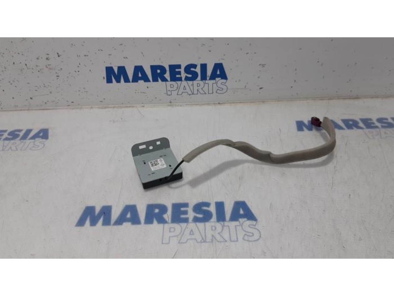 Renault - Clio - GPS antenna