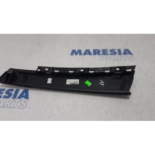 Renault - Clio - Central strip, left