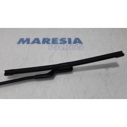Renault - Clio - Front wiper arm