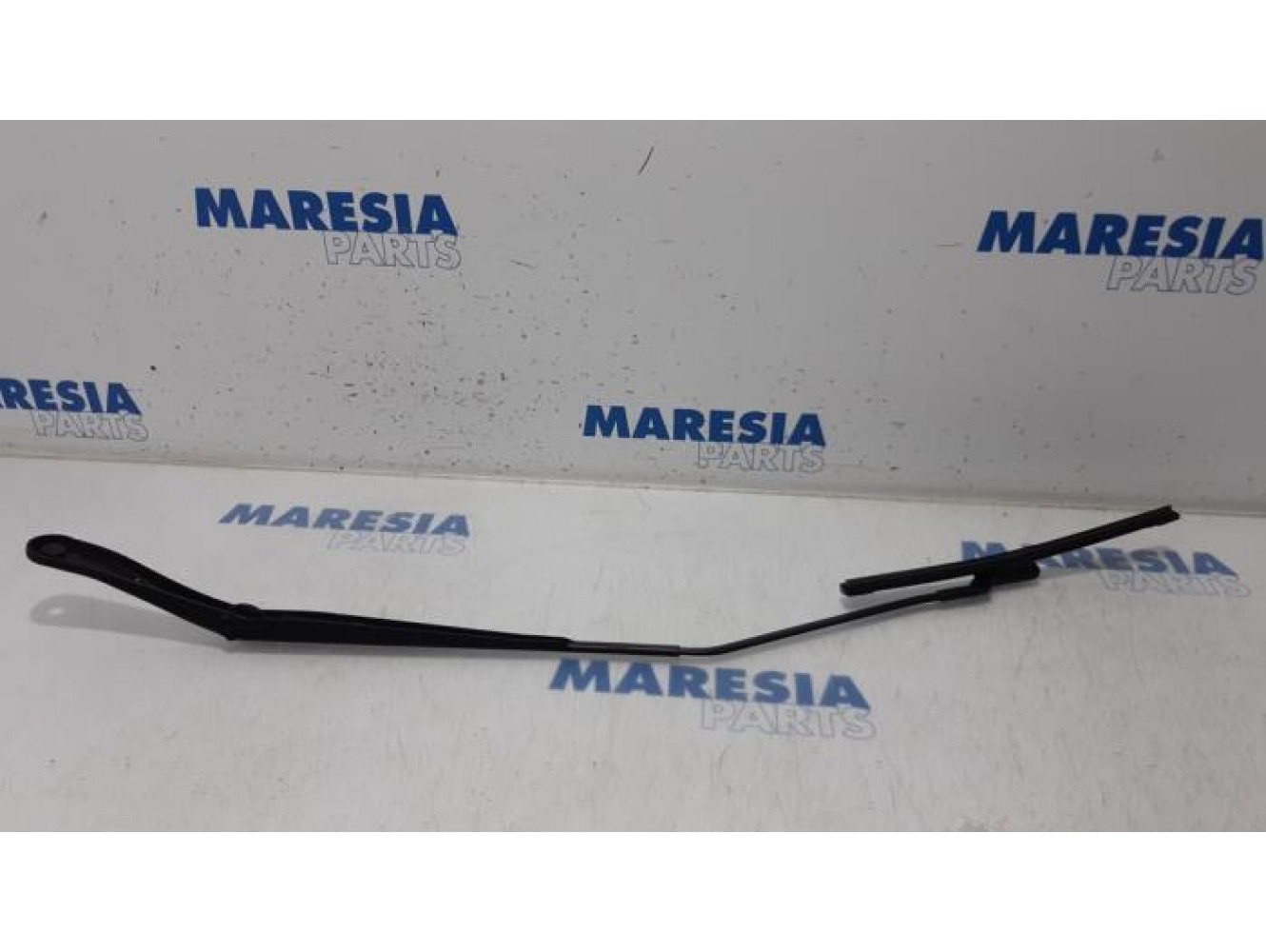 Renault - Clio - Front wiper arm