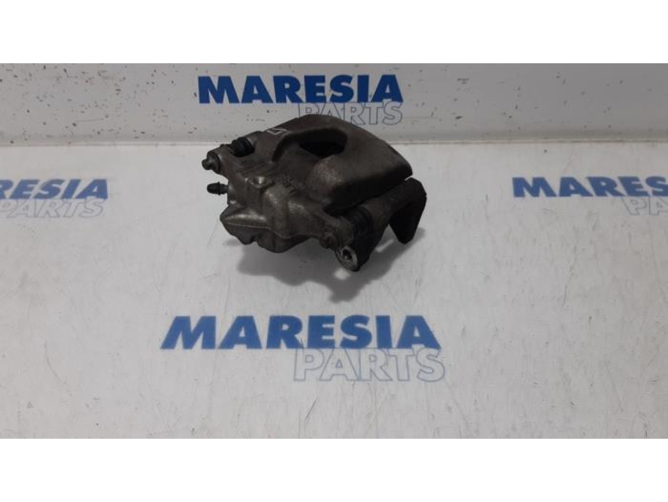 Renault - Clio - Front brake calliper, left