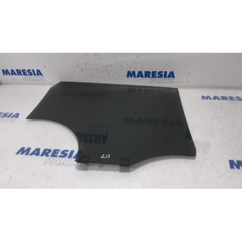 Renault - Clio - Rear door window 4-door, left