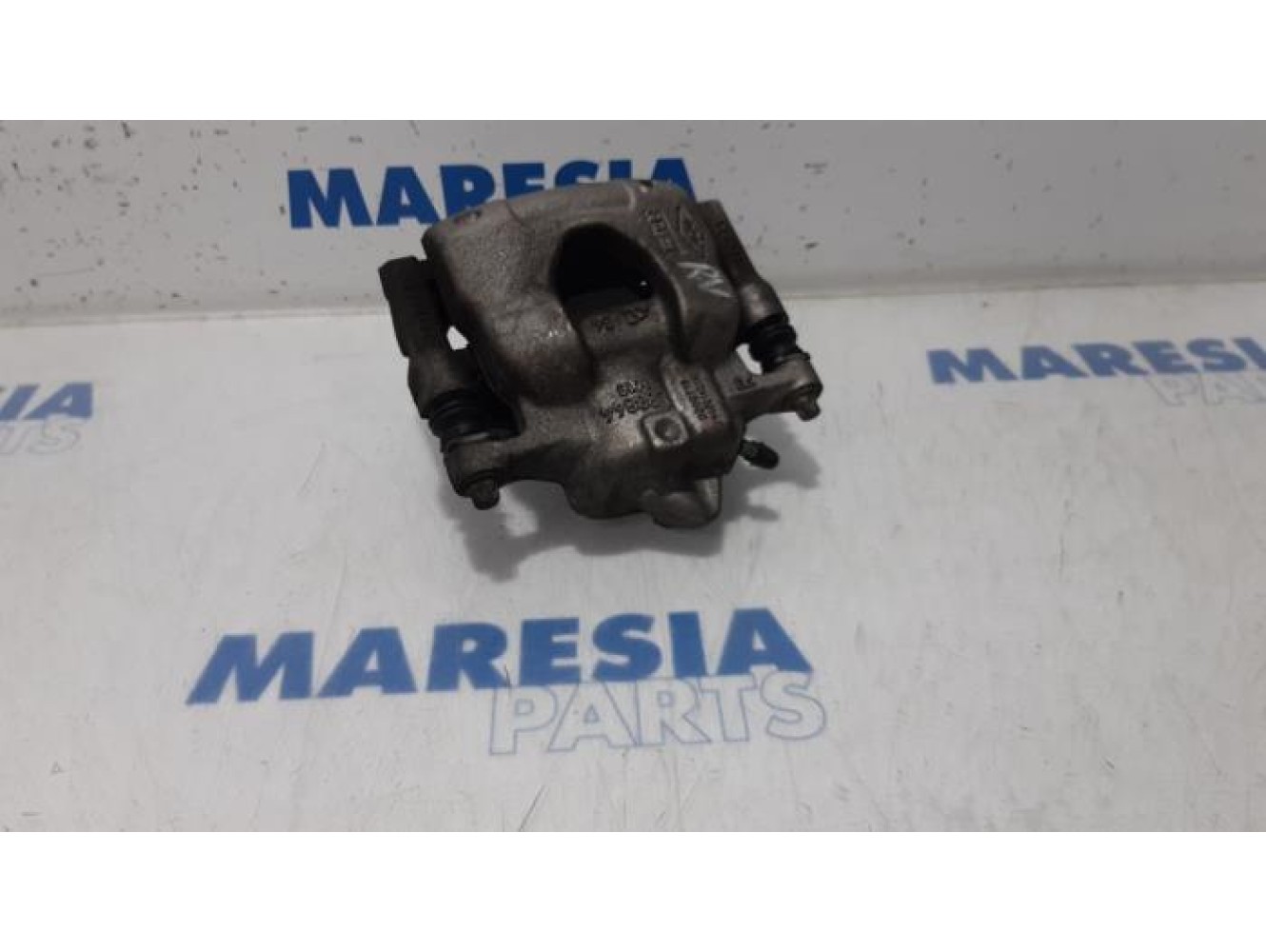 Renault - Clio - Front brake calliper, right