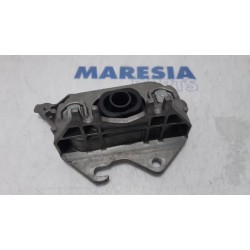 Renault - Clio - Engine mount