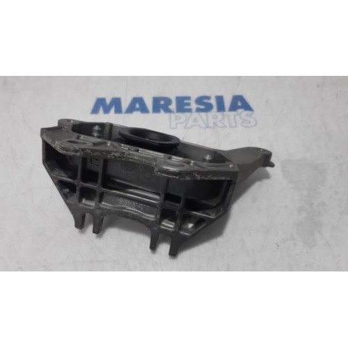 Renault - Clio - Engine mount