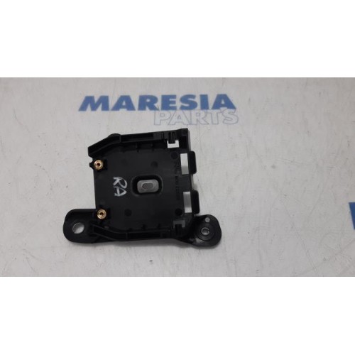 Renault - Clio - Support (miscellaneous)