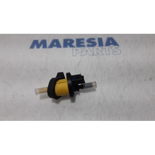 Renault - Clio - Vacuum valve