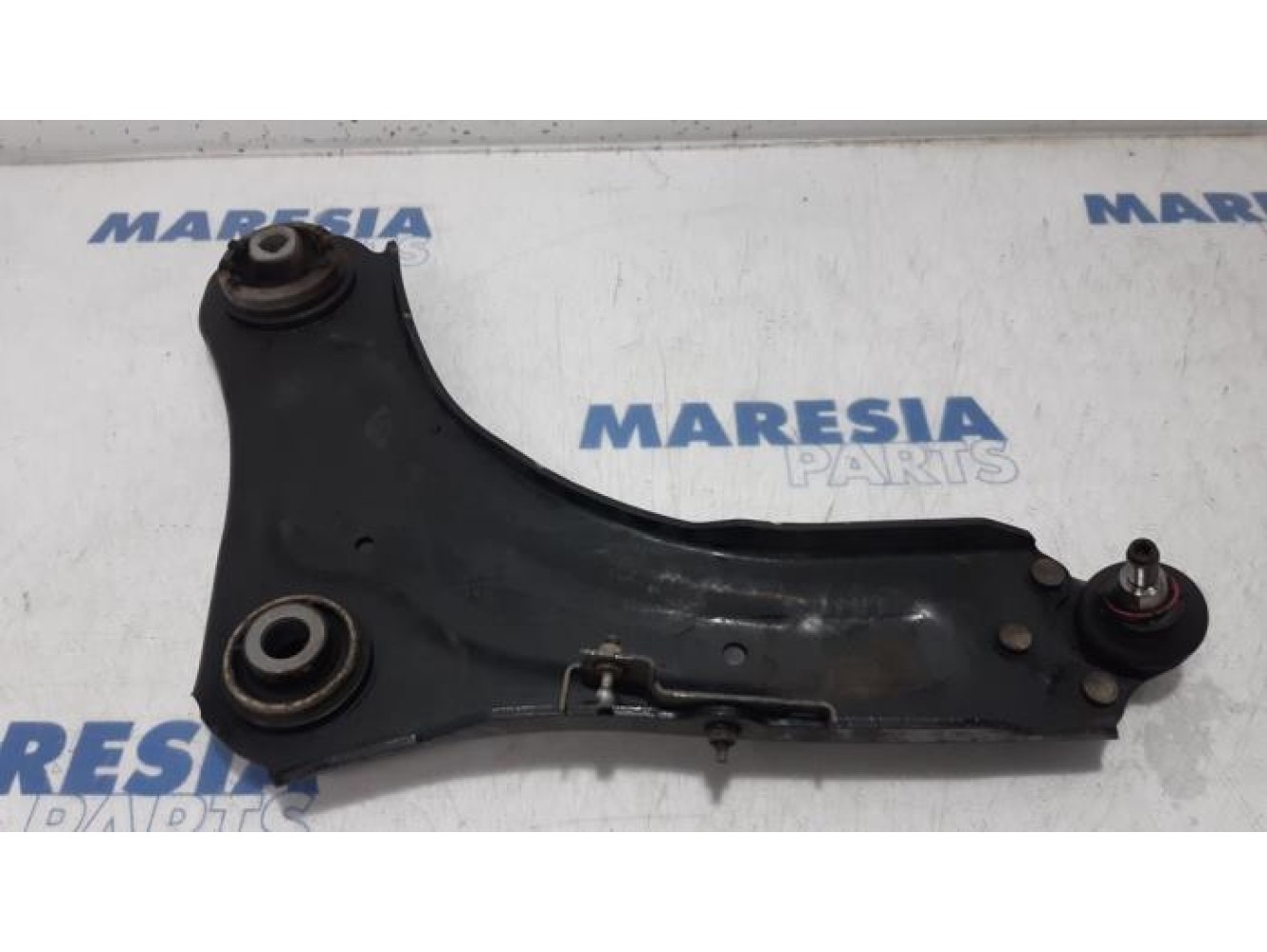 Renault - Megane - Front lower wishbone, right