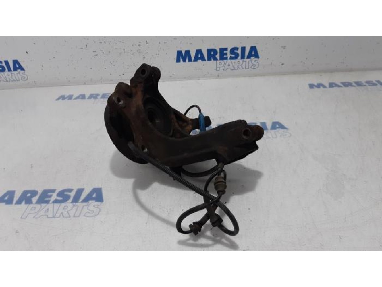 Citroen - C2 - Fusee links-voor