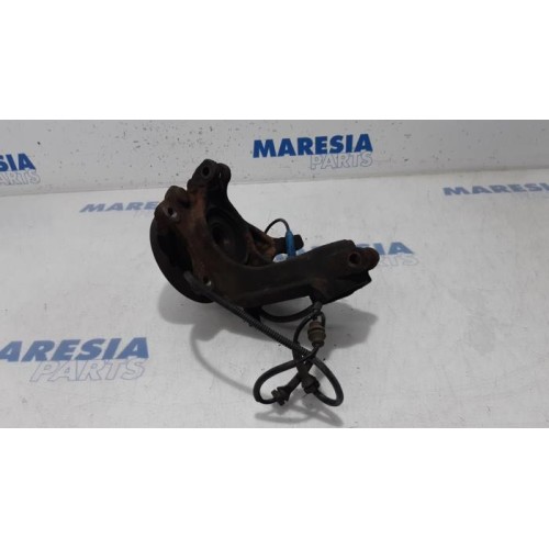 Citroen - C2 - Fusee links-voor