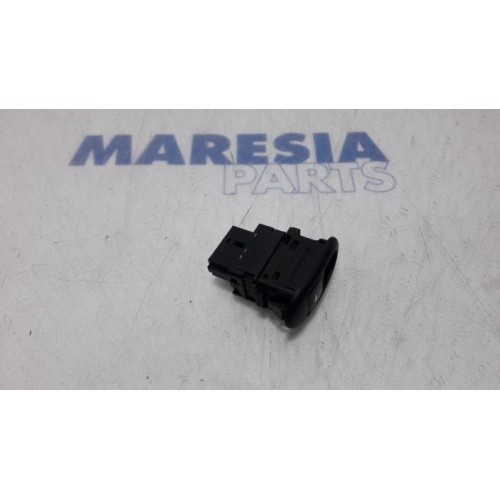 Citroen - C2 - Multi-functional window switch