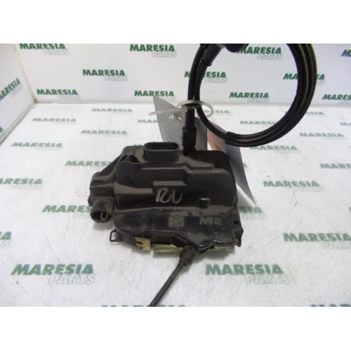 Renault - Laguna - Front door lock mechanism 4-door, right