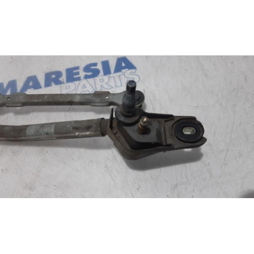 Peugeot - 107 - Wiper mechanism