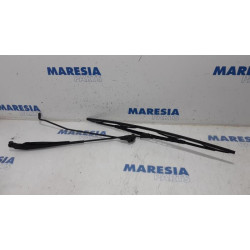 Peugeot - 107 - Front wiper arm