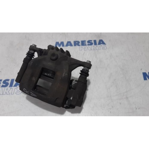 Renault - Trafic - Front brake calliper, right