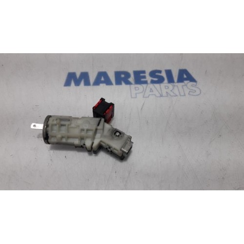 Renault - Trafic - Ignition lock + key