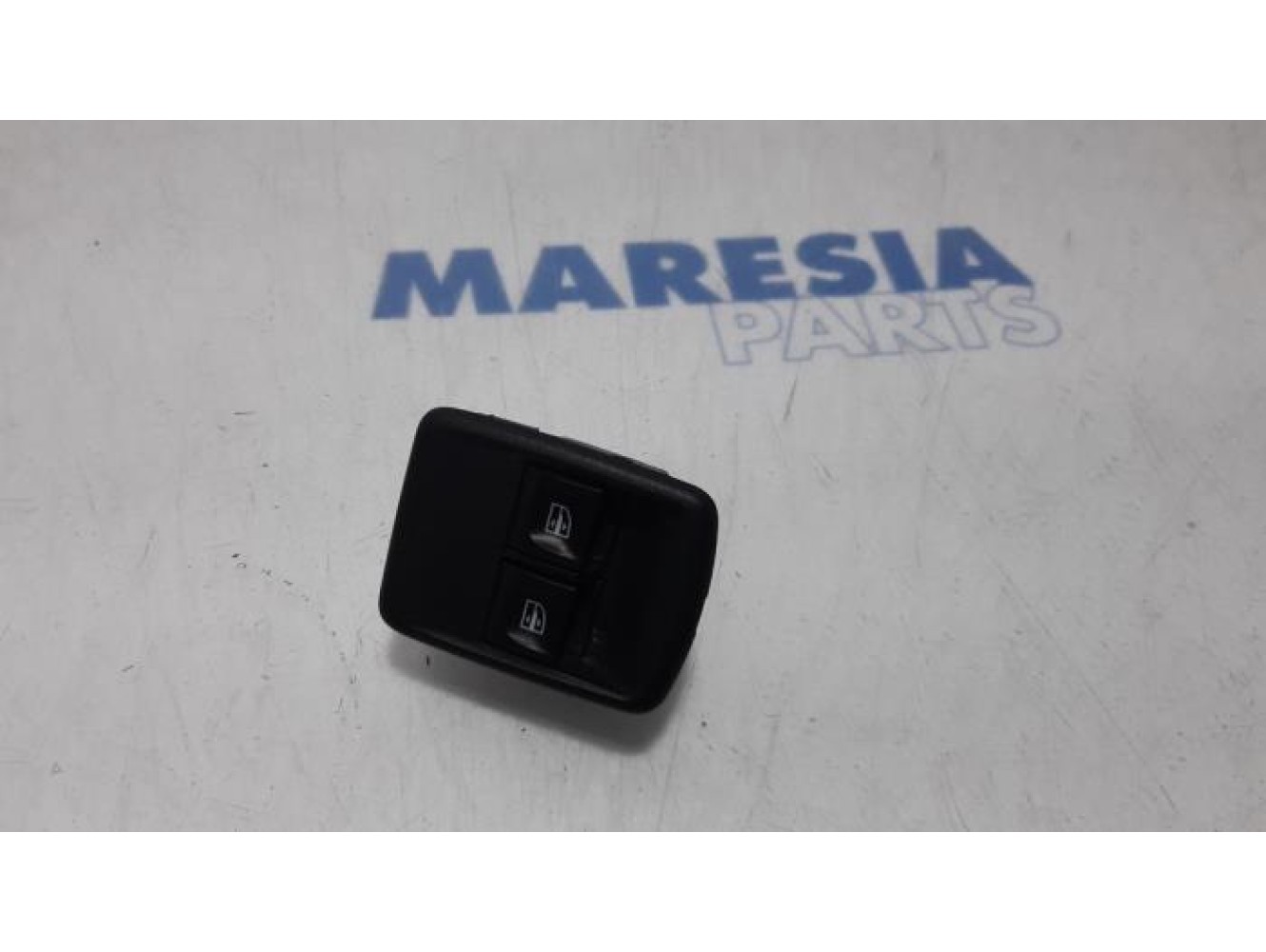 Renault - Trafic - Multi-functional window switch