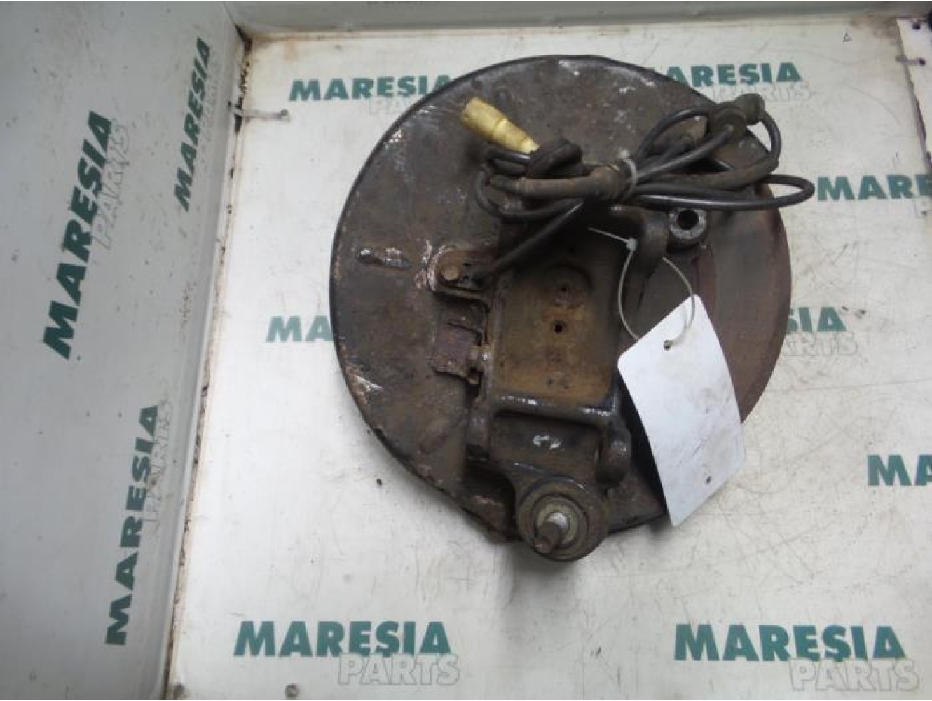 Alfa Romeo - 156 - Fusee links-achter