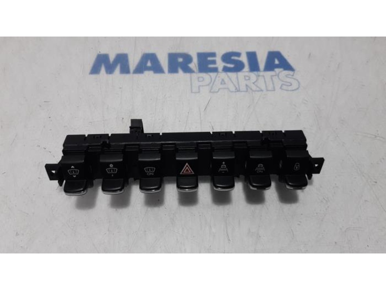 Peugeot - 3008 - Panic lighting switch
