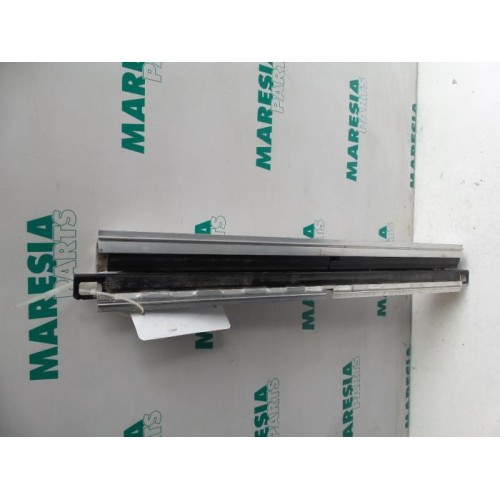 Peugeot - 807 - Seat rails, right