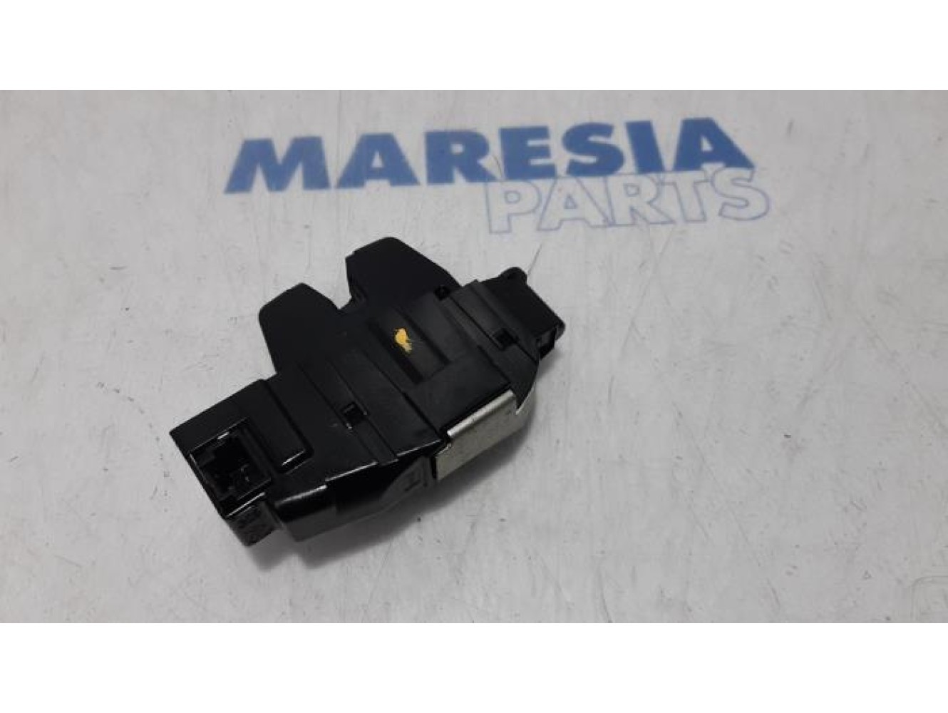 Peugeot - 3008 - Tailgate lock mechanism