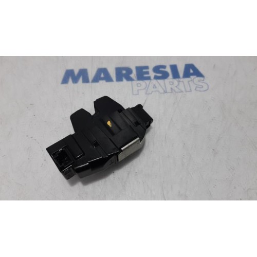 Peugeot - 3008 - Tailgate lock mechanism