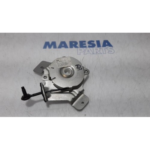 Peugeot - 3008 - Tailgate hinge