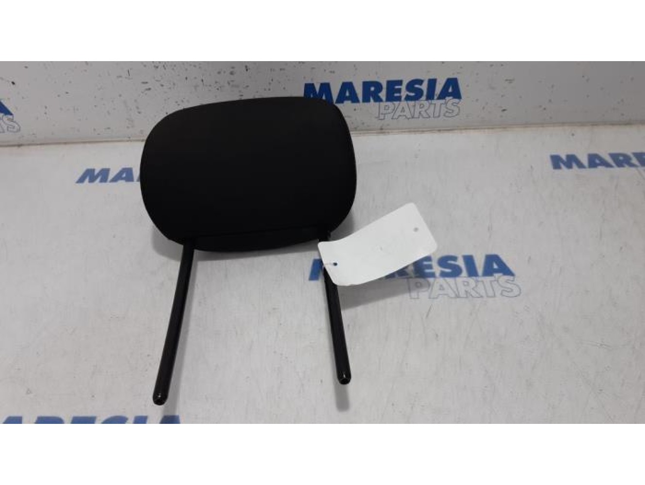 Renault - Clio - Headrest
