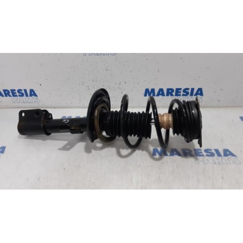 Renault - Clio - Front shock absorber rod, right