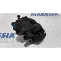 Renault - Clio - Front brake calliper, left