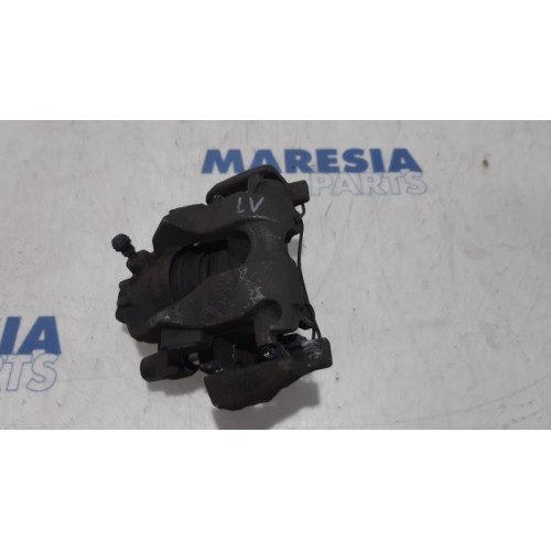 Renault - Clio - Front brake calliper, left