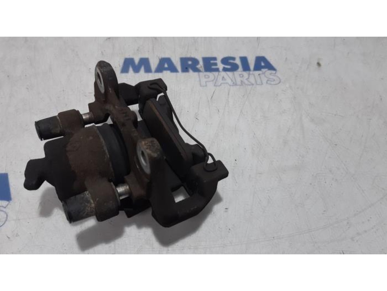 Renault - Clio - Front brake calliper, right