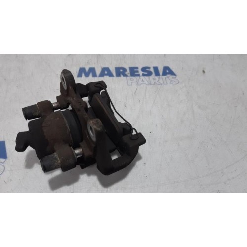 Renault - Clio - Front brake calliper, right