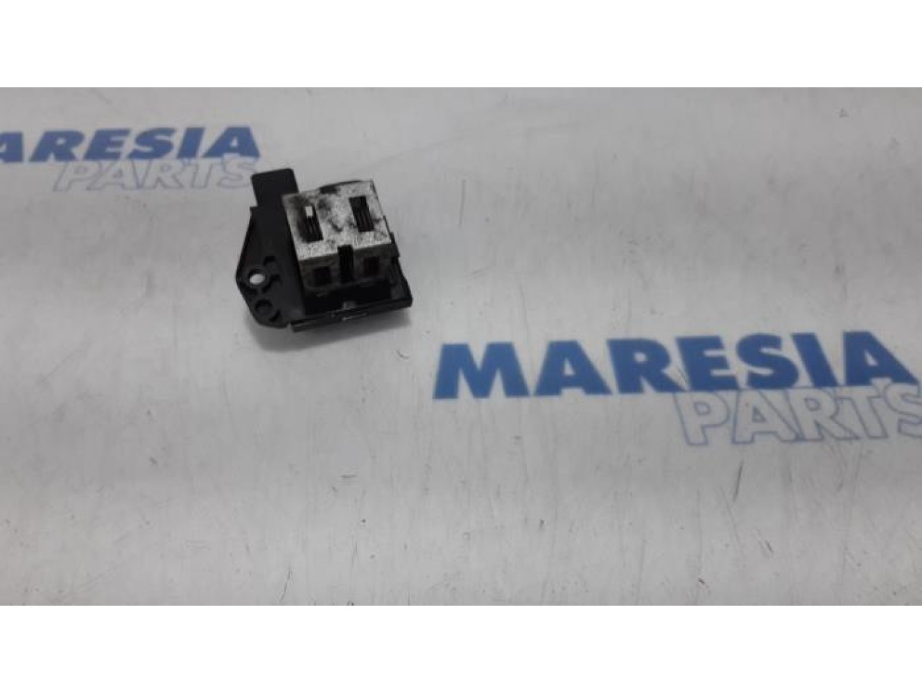 Peugeot - 207 - Cooling fan resistor