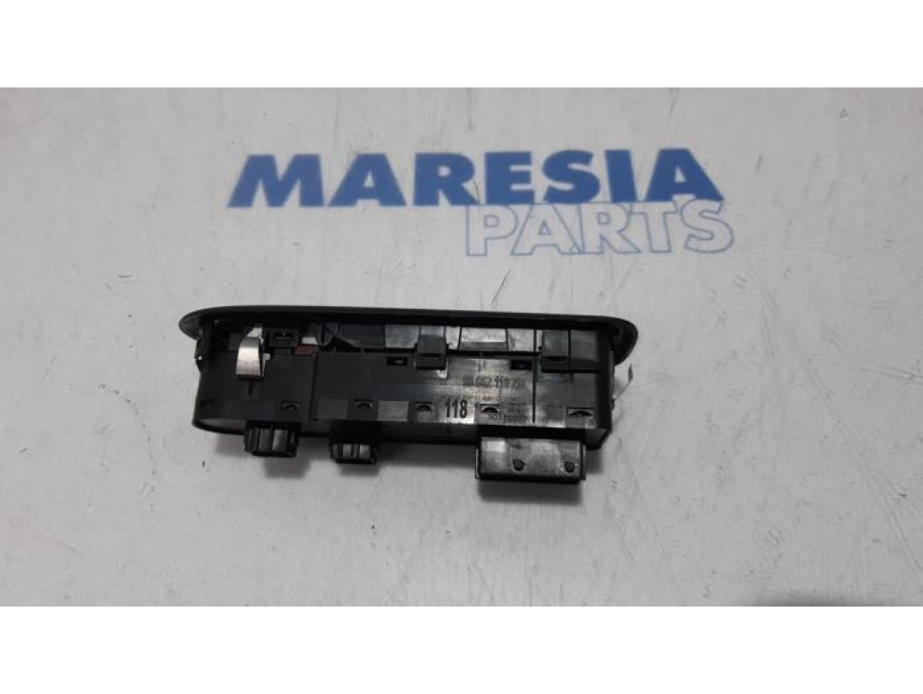 Peugeot - 508 - Multi-functional window switch