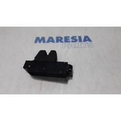Peugeot - 307 - Tailgate lock mechanism