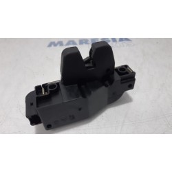 Peugeot - 307 - Tailgate lock mechanism