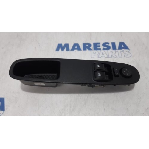 Fiat - Punto - Multi-functional window switch