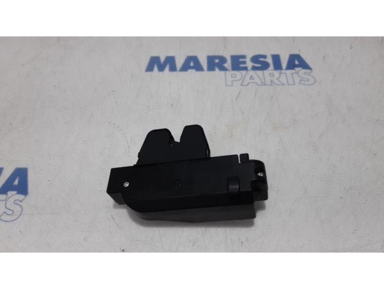 Peugeot - 307 - Tailgate lock mechanism