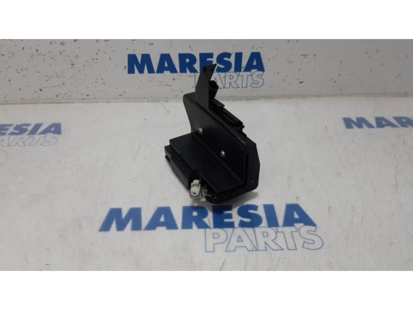 Dacia - Logan - Front door lock mechanism 4-door, right