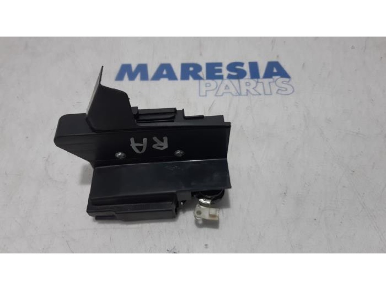 Dacia - Logan - Rear door mechanism 4-door, right