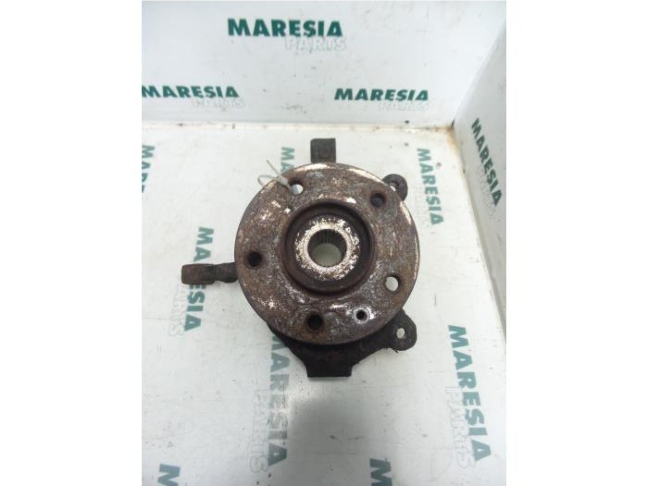Renault - Trafic - Knuckle, front right
