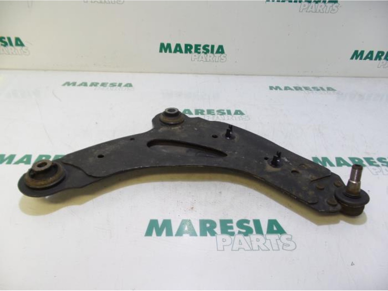 Renault - Trafic - Front lower wishbone, right