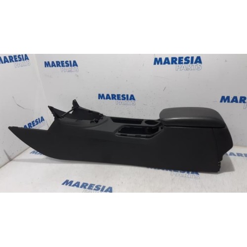 Peugeot - RCZ - Middle console