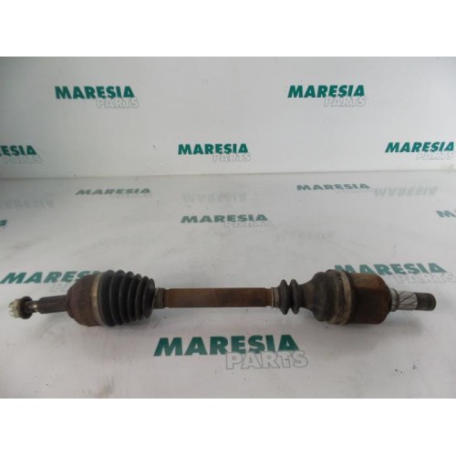 Renault - Megane - Front drive shaft, left