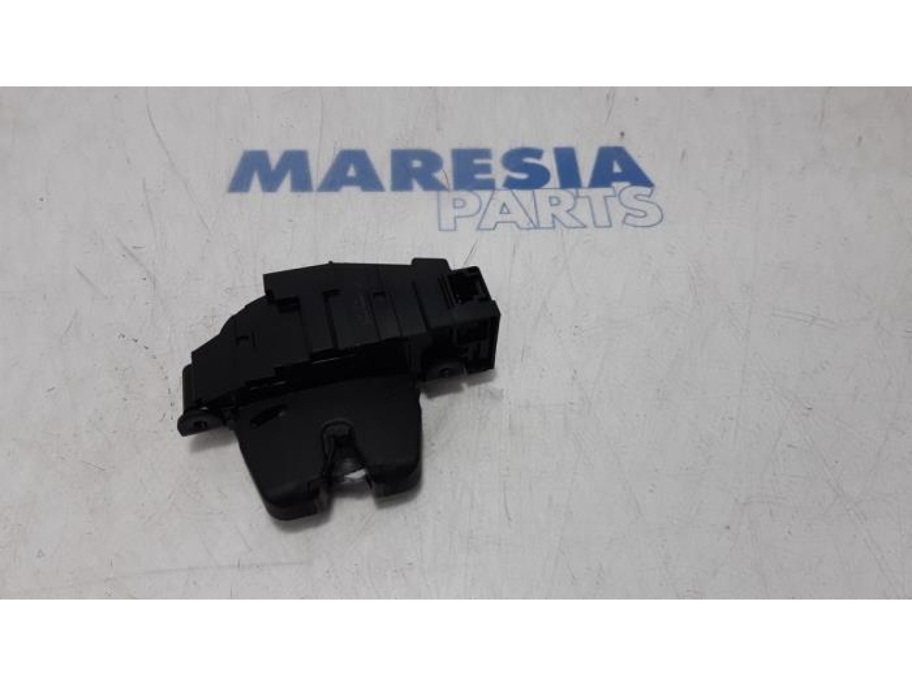 Peugeot - RCZ - Tailgate lock mechanism