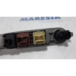 Renault - ZOE - Electric window switch